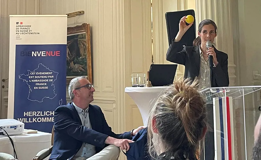 Table ronde sur les microplastiques à l'ambassade de France